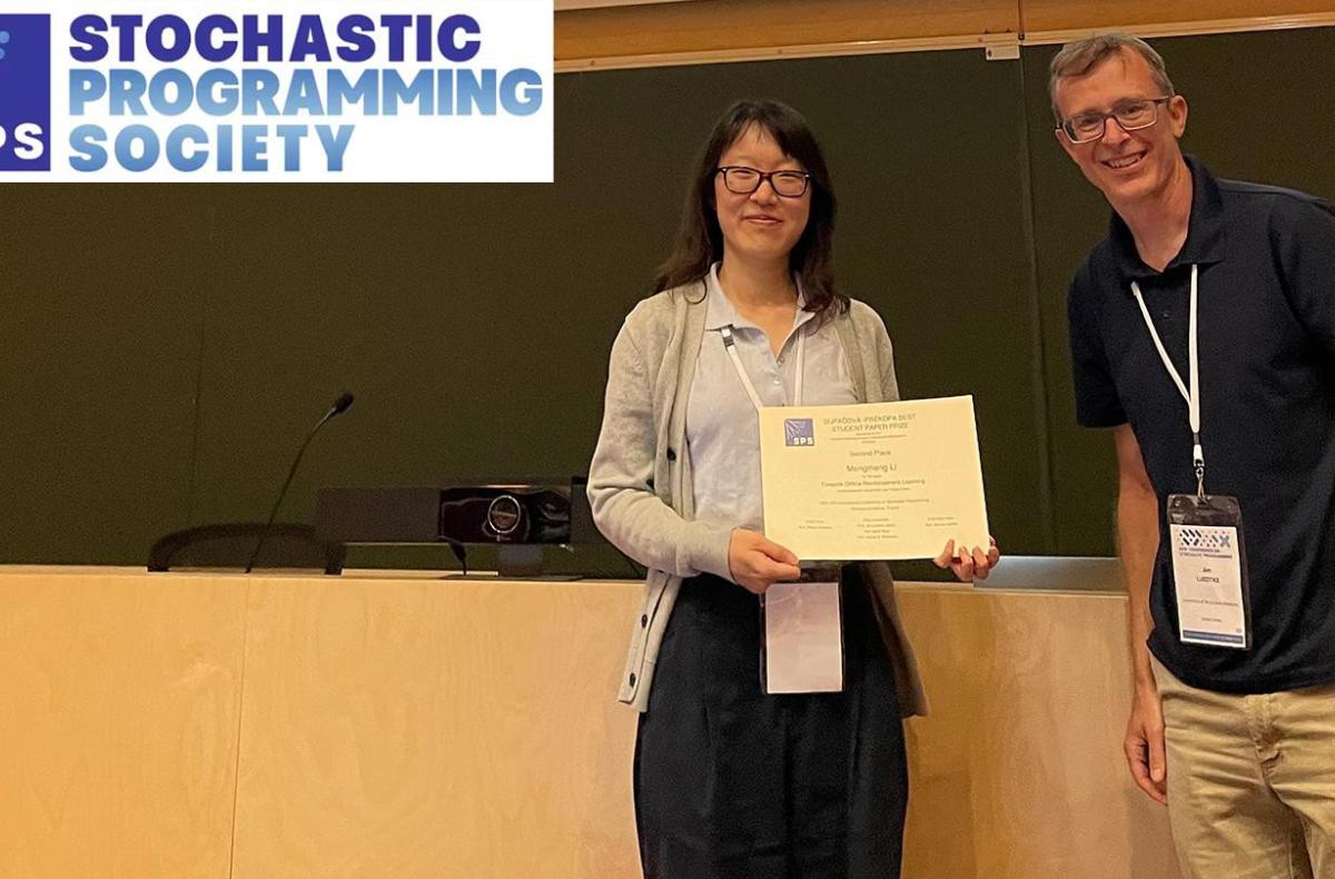 Mengmeng Li wins her award