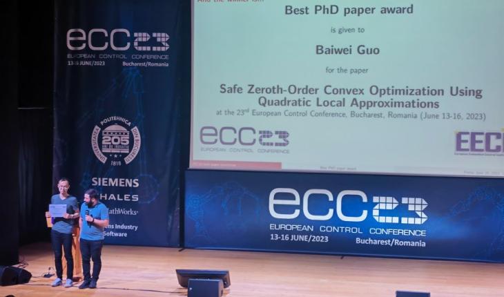 Baiwei collects his award